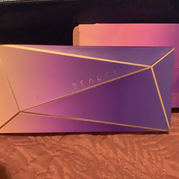 ĀTHR BEAUTY
Moonlight Crystal Palette - Picture 3 of 5